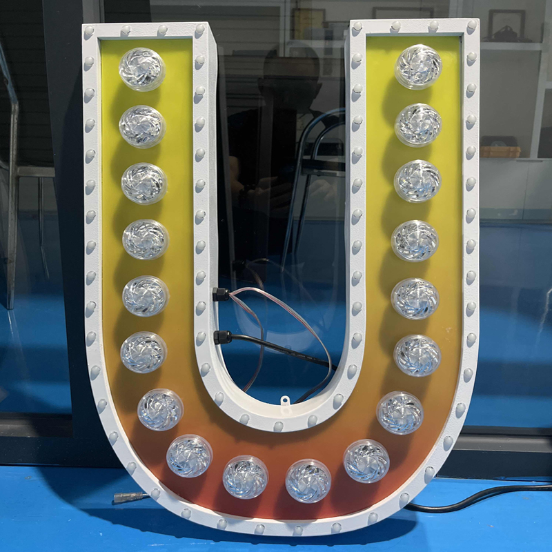 为何游乐场所常用金属LED发光字标识装璜？