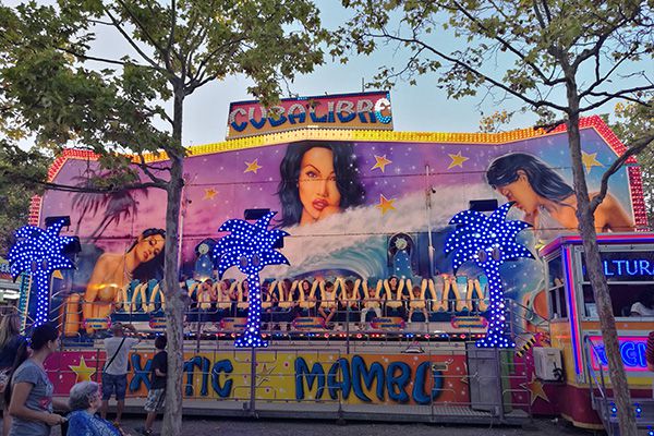 宝运莱官方网站照明的娱光灯用在西班牙游乐设备展示